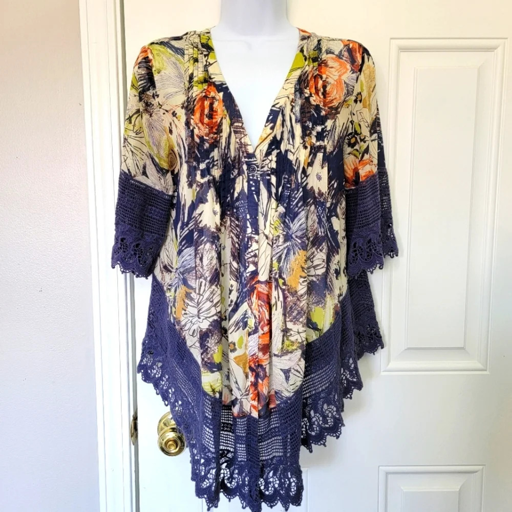 Coldwater Creek 100% Silk Crochet Lace Trimmed Blouse Blue Cream Size S